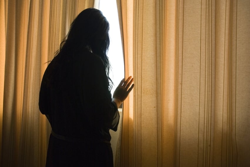 5 ways to help a loved one suffering from agoraphobia